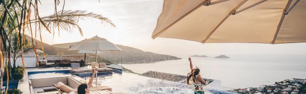 Frauen, Spaß, Infinitypool