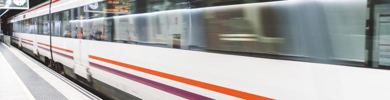 Zug+Bahnsteig+Metro