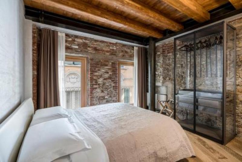 Schlafzimmer in historischem Gemäuer