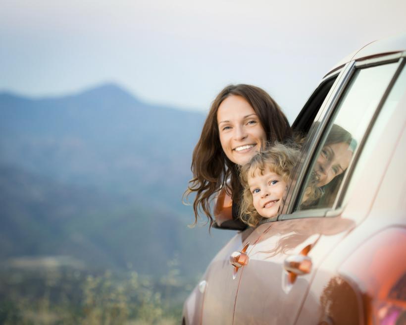 Mutter, Kind, Auto, Mietwagen