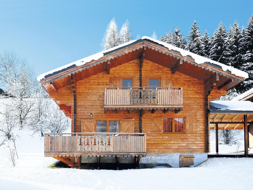 Holzhaus von vorn