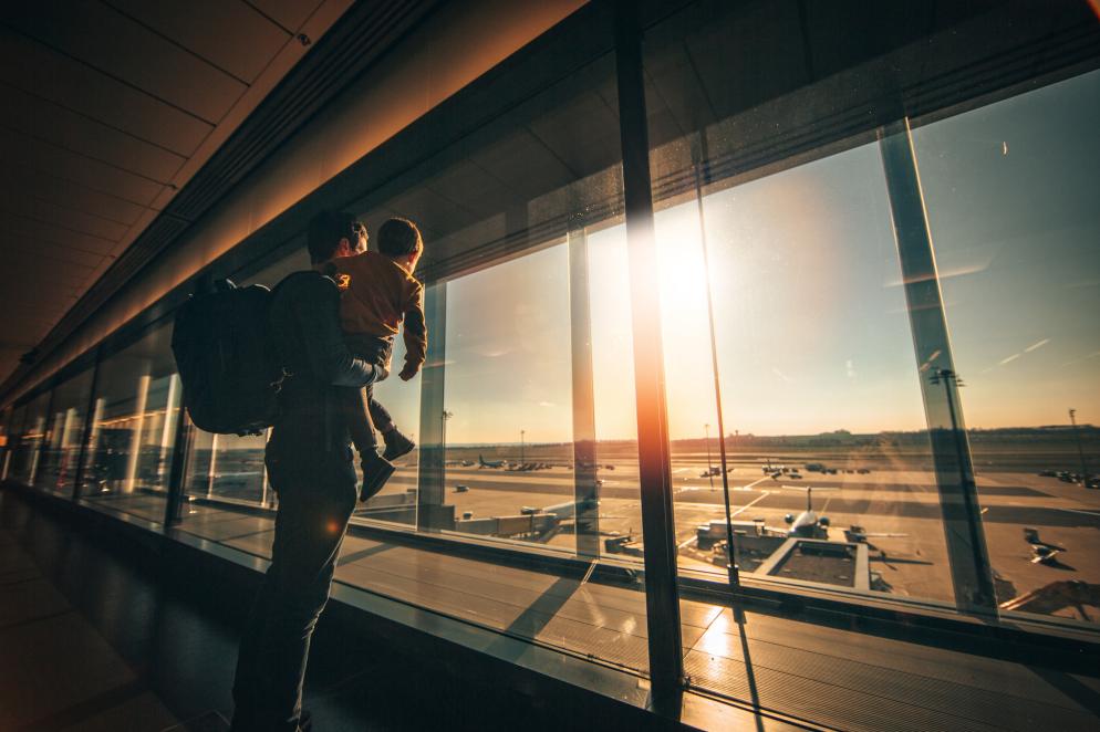 Flughafen+Vater+Kind+Sonne