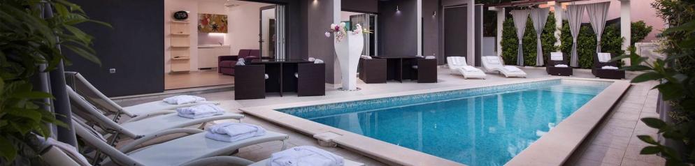 Villa mit Meerblick und Pool in Rogoznica