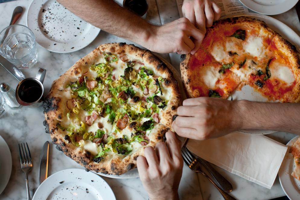 Sonstiges: Pizza essen