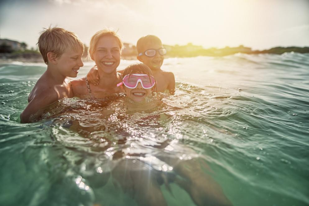 Spanien: Mallorca - Familie badet
