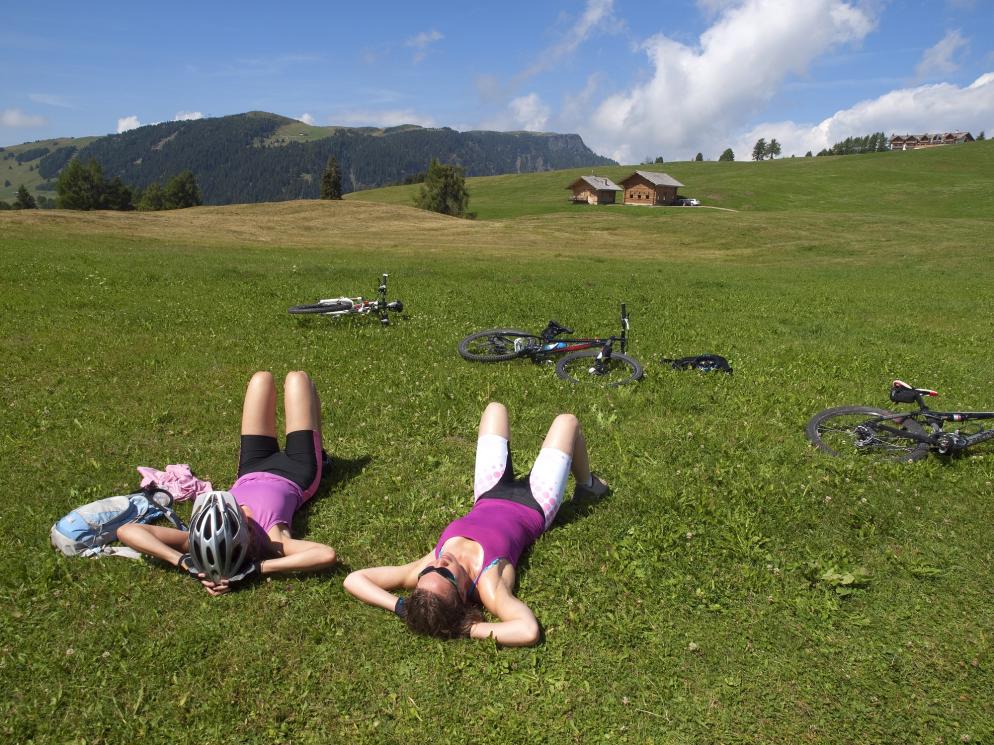 Südtirol: Alpen Radfahren Frauen