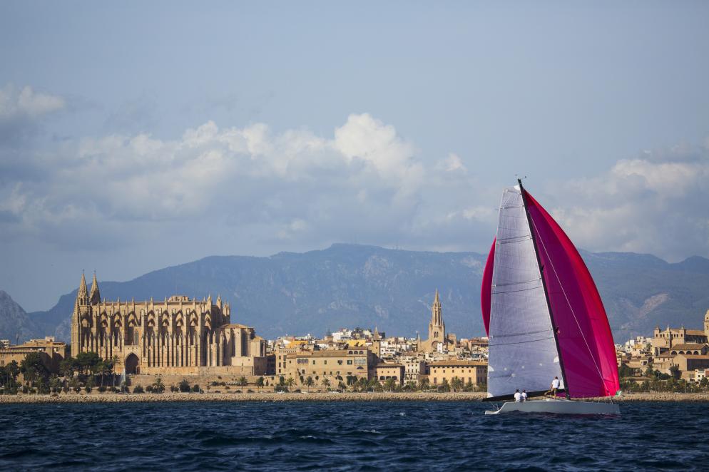 Segelboot vor Palma de Mallorca