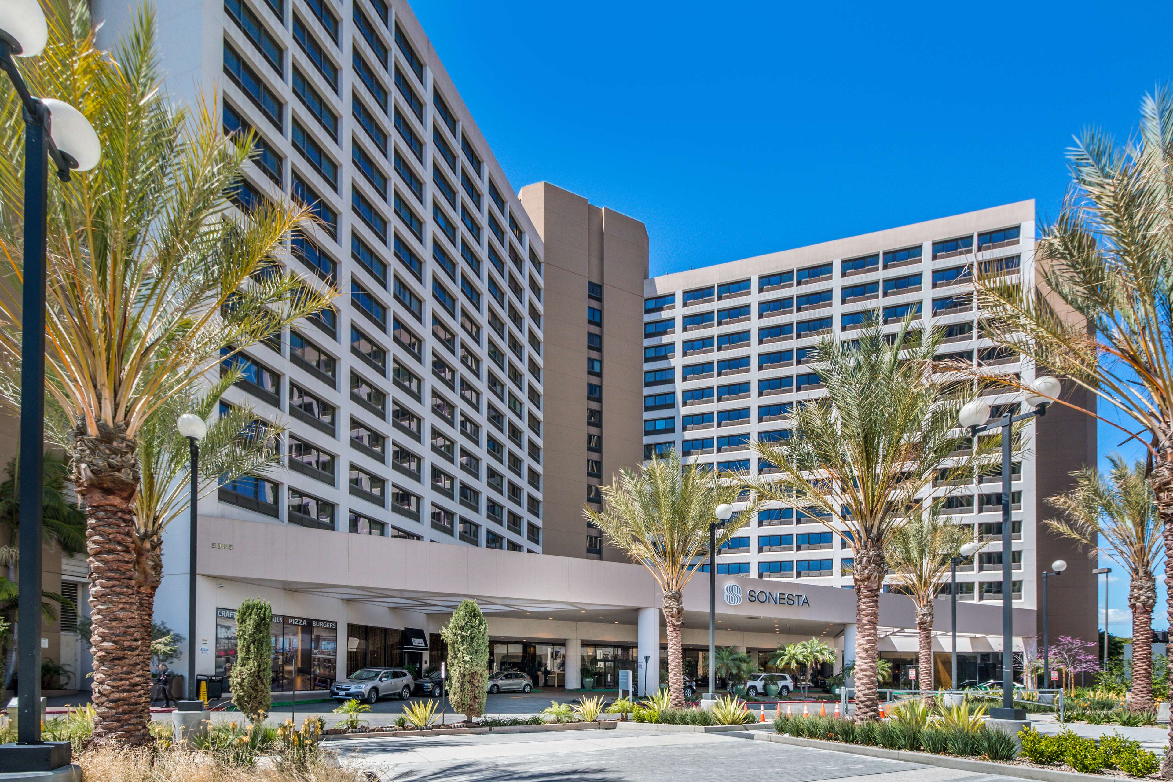 Crowne Plaza Los Angeles Airport Parken urlaub.check24.de