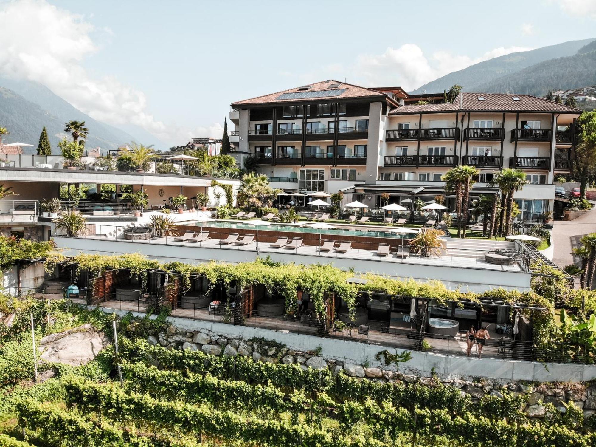 Hotel Eschenlohe (Schenna, Südtirol) ️ inkl. Flug buchen